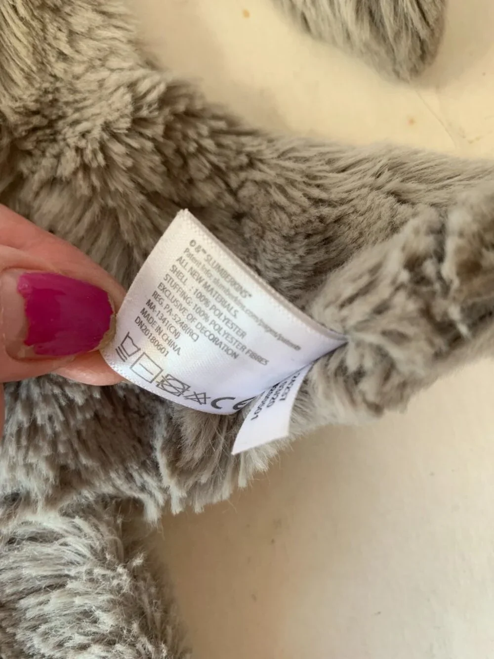 SLUMBERKINS LIGHT GRAY WHITE OTTER SNUGGER STUFFED ANIMAL PLUSH  18
